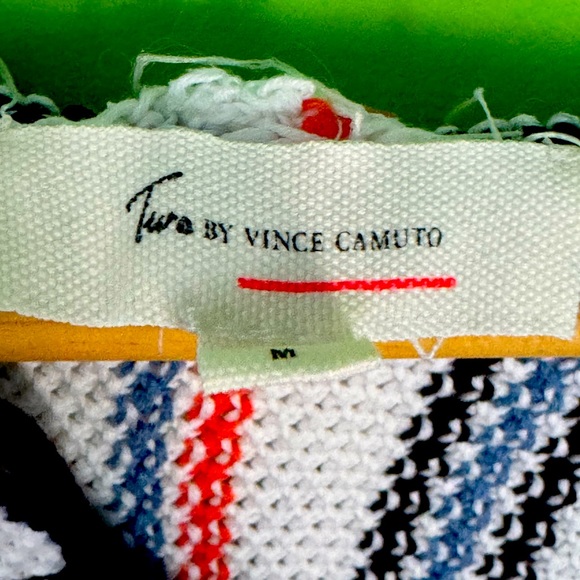 Vince Camuto, Wear over jeans or bathing suit, Pocket in front - Picture 4 of 4